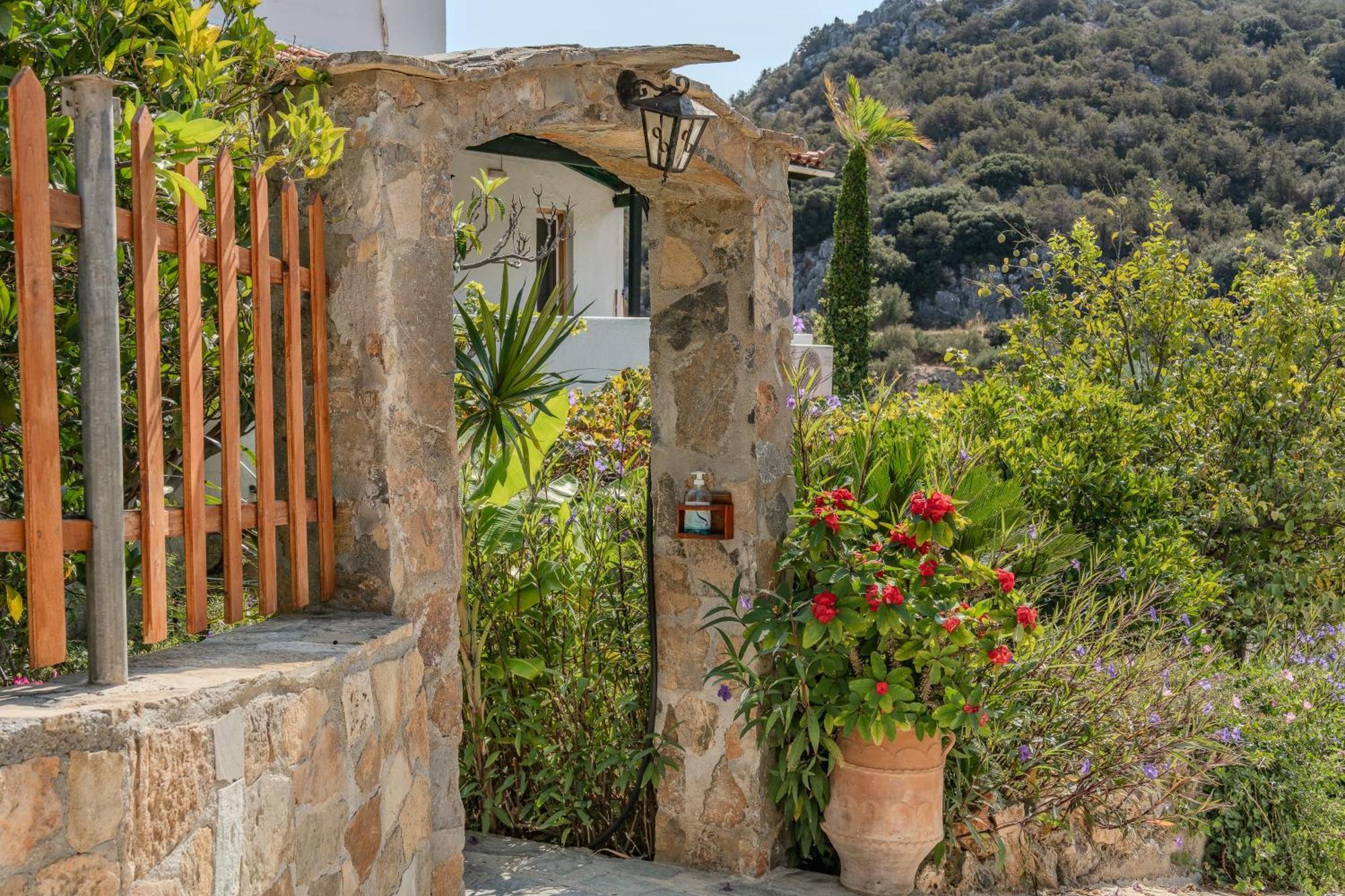 Athina Villas Istron Esterno foto